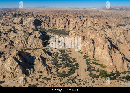 Luftaufnahme, Kuiseb Flusses in die Berge der Wüste Namib, Erongo Region, Namibia Stockfoto