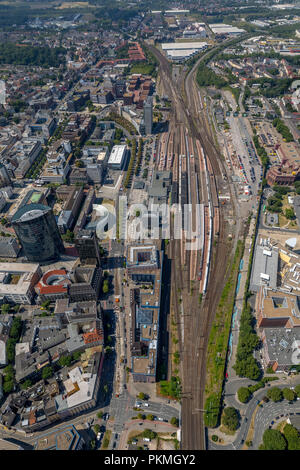Luftaufnahme, Dortmund Hauptbahnhof, Dortmund Hauptbahnhof, Eisenbahnschienen, Burgwall, Königswall, B54 Autobahn, RWE-Turm Stockfoto
