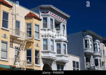 San Francisco, CA, USA - Juli 18,2011: Painted Ladies, viktorianische Häuser am Alamo Square. Eine der am meisten fotografierten Orten in San Francisco, Alamo Stockfoto