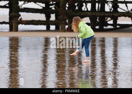 Hastings, East Sussex, UK. 14 Sep, 2018. UK Wetter: bewölkt mit einem Rückgang der Temperatur, aber angenehmen Morgen in der Küstenstadt Hastings. © Paul Lawrenson 2018, Foto: Paul Lawrenson/Alamy leben Nachrichten Stockfoto