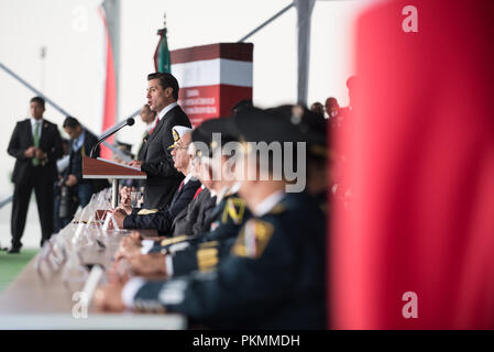 Mexiko City, Mexiko. 13 Sep, 2018. Der mexikanische Präsident Enrique PeÐ¦ ein Nieto während einer Militärparade in der heroischen Collegio Militar (Kriegsakademie) in Mexiko City, Mexiko, Sept. 13, 2018 spricht. Credit: Us Joint Staff/russischen Look/ZUMA Draht/Alamy leben Nachrichten Stockfoto