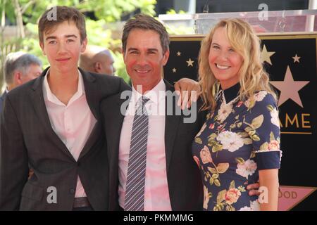 Hollywood, Kalifornien, USA. 12 Sep, 2018. Ich16005 CHW. Hollywood Handelskammer ehrt Eric Mccormak mit Stern auf dem Hollywood Walk of Fame 6201 Hollywood Boulevard, Kalifornien, USA. 09/13/2018. FINNIGAN MCCORMACK, ERIC MCCORMACK UND JANET HOLFEN. © Clinton H. Wallace/Photomundo International / Fotos inkl Credit: Clinton Wallace/Kugel Fotos/ZUMA Draht/Alamy leben Nachrichten Stockfoto