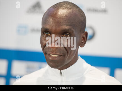 Berlin, Deutschland. 14. September 2018, Berlin: Eliud Kipchoge, Marathonläufer, auf der Pressekonferenz im Vorfeld des Berlin Marathon anreisen. Die kenianischen ist der Favorit im Rennen angesehen und konnte den Weltrekord am Sonntag brechen. Foto: Arne Immanuel Bänsch/dpa Quelle: dpa Picture alliance/Alamy leben Nachrichten Stockfoto