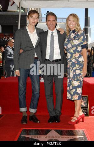 Los Angeles, CA, USA. 13 Sep, 2018. Finnigan Holden McCormack, Eric McCormack, Janet Holden an der Induktion Zeremonie für Stern auf dem Hollywood Walk of Fame für Eric McCormack, Hollywood Boulevard, Los Angeles, CA, 13. September, 2018. Quelle: Michael Germana/Everett Collection/Alamy leben Nachrichten Stockfoto