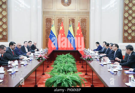 (180914)-BEIJING, Sept. 14, 2018 (Xinhua) - Der chinesische Premier Li Keqiang trifft sich mit Venezuelas Präsident Nicolas Maduro in Peking, der Hauptstadt von China, Sept. 14, 2018. (Xinhua / Yao Dawei) (wyl) Stockfoto