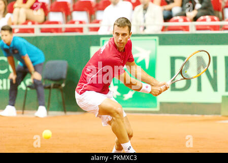 Kraljevo, Serbien. 14. September 2018. Laslo Djere von Serbien in Aktion in der ersten singles Match des Davis Cup 2018 Tennis World Group Play-off-Runde auf sportski Zentrum Ibar in Kraljevo, Serbien. Credit: karunesh Johri/Alamy Leben Nachrichten. Stockfoto