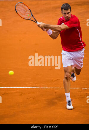 Kraljevo Sportstätte, Kraljevo, Serbien. 14 Sep, 2018. Tennis Davis Cup World Group, Play-off, Serbien gegenüber Indien; Laslo Djere (SRB) liefert Credit: Aktion plus Sport/Alamy leben Nachrichten Stockfoto