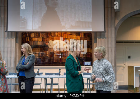 Stockholm, Schweden, 14. September 2018. Seminar über Agda Rössel (1910-2001) Schwedens und der weltweit erste weibliche UN-Botschafter. Thema Elin Jäderström (links) und Außenminister Margot Wallström (rechts). Das Seminar ist im Ministerium für Auswärtige Angelegenheiten. Kredit statt: Barbro Bergfeldt/Alamy leben Nachrichten Stockfoto