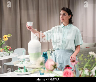 London, UK, 14. Sep 2018. Das Wahrzeichen Projekt "Zeit für Tee' von Scholten & Baijings bei Fortnum & Mason in Piccadilly. Ein schöner Nachmittag Kaffee angelegt ist, Tänzer, dann führen Sie eine Teezeremonie. London Design Festival feiert und fördert London die Hauptstadt der Welt. Credit: Imageplotter Nachrichten und Sport/Alamy leben Nachrichten Stockfoto