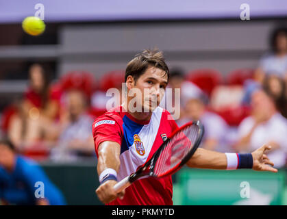 Kraljevo Sportstätte, Kraljevo, Serbien. 14 Sep, 2018. Tennis Davis Cup World Group, Play-off, Serbien gegenüber Indien; Dusan Lajovic (SRB) liefert Credit: Aktion plus Sport/Alamy leben Nachrichten Stockfoto