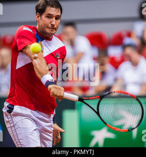 Kraljevo Sportstätte, Kraljevo, Serbien. 14 Sep, 2018. Tennis Davis Cup World Group, Play-off, Serbien gegenüber Indien; Dusan Lajovic (SRB) liefert Credit: Aktion plus Sport/Alamy leben Nachrichten Stockfoto