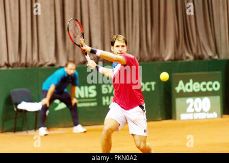 Kraljevo, Serbien. 14. September 2018. Dusan Lajovic von Serbien in Aktion in der zweiten singles Match des Davis Cup 2018 Tennis World Group Play-off-Runde auf sportski Zentrum Ibar in Kraljevo, Serbien. Credit: karunesh Johri/Alamy Leben Nachrichten. Stockfoto