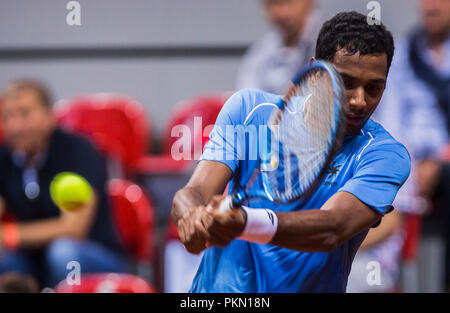 Kraljevo, Serbien. 14. September 2018, Kraljevo Sportstätte, Kraljevo, Serbien; Tennis Davis Cup World Group, Play-off, Serbien gegenüber Indien; Ramkumar Ramanathan (IND) liefert Credit: Nikola Krstic/Alamy leben Nachrichten Stockfoto