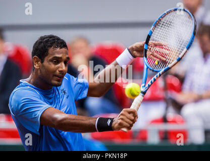 Kraljevo, Serbien. 14. September 2018, Kraljevo Sportstätte, Kraljevo, Serbien; Tennis Davis Cup World Group, Play-off, Serbien gegenüber Indien; Ramkumar Ramanathan (IND) liefert Credit: Nikola Krstic/Alamy leben Nachrichten Stockfoto