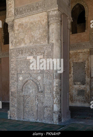 Graviert Steinmauer mit floralen Mustern und Kalligraphie vor der Grundsteinlegung von Ahmed Ibn Tulun Moschee mit gravierten Bildung text Stockfoto