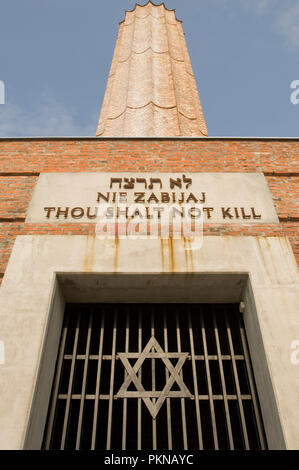 Teil des Holocaust Mahnmal am Bahnhof Radegast in Lodz, Polen. Sichtbar ist die Halle der Städte, die mit der Spalte der Erinnerung. Von wo aus 20. Stockfoto