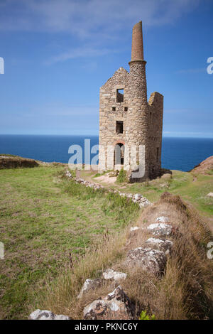 Verfallenes Cornish Zinnmine Gebäude an der National Trust Website in Botallack, Cornwall, Großbritannien, das ist ein Bereich, mit dem Poldark TV-Serie verbunden. Stockfoto