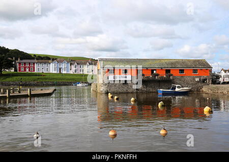Der Bienenkorb Cafe Bar und Grill, die Inneren Hafen, Aberaeron, Cardigan Bay, Ceredigion, Wales, Großbritannien, USA, UK, Europa Stockfoto