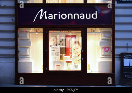 Wien - 4. SEPTEMBER: Marionnaud Parfümerie am 4. September 2011 in Wien. Das Unternehmen Gegründet im Jahr 1984 beschäftigt 7000 Mitarbeiter (2009) und hat 1234 Branche Stockfoto