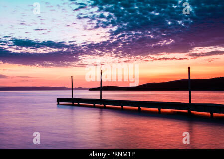 Jetty und Meer bei Sonnenuntergang, La Paz, Baja California Sur, Mexiko Stockfoto