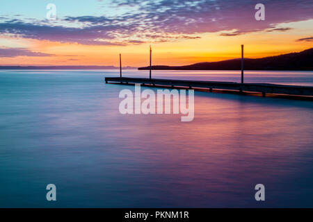 Jetty und Meer bei Sonnenuntergang, La Paz, Baja California Sur, Mexiko Stockfoto