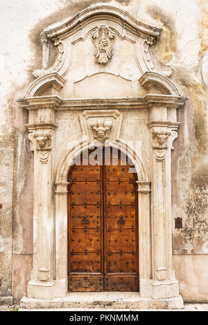 Tür in Scanno (Italien) Stockfoto