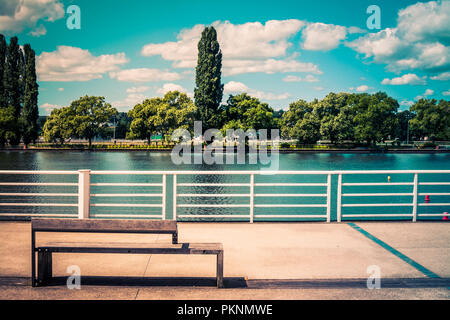 Ufer des Flusses Allier Vichy Stadt, Allier, Auvergne, Rhône-Alpes, Frankreich Stockfoto