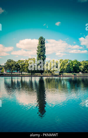 Ufer des Flusses Allier Vichy Stadt, Allier, Auvergne, Rhône-Alpes, Frankreich Stockfoto