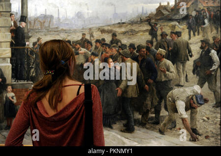 Frau sah das Gemälde mit dem Titel Der Streik, 1886 von Robert Koelher (1850-1917). Öl auf Leinwand. Berlin, Deutschland. Stockfoto