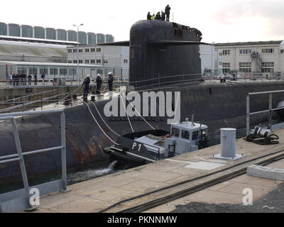 Französische Atom-U-Boot Raketenwerfer Le Tonnant vor der Dekonstruktion in Cherbourg (Normandie) Stockfoto