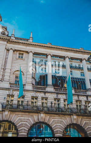 LONDON, GROSSBRITANNIEN, 21. August 2018: Die Fassade des Le Meridien Hotel in Piccadilly Street in London City Centre Stockfoto