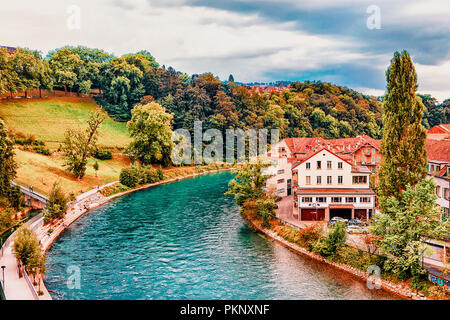 Bern, Schweiz - 31. August 2016: Landschaft mit Fluss Aare in Bern, Schweiz. Stockfoto