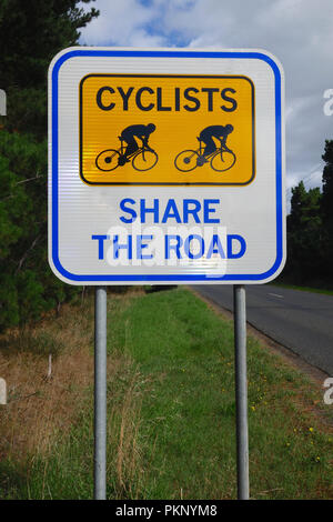 Radfahrer Teilen das Schild, Australien Stockfoto