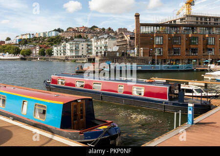 Porto Quay, Millennium Promenade, Bristols Schwimmhafen, Harbourside, Bristol, England, Großbritannien Stockfoto