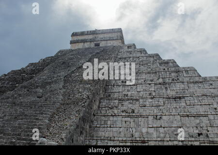 Chichén Itzá archäologische Stätte mit seinen prächtigen Strukturen Stockfoto