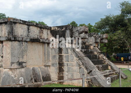 Chichén Itzá archäologische Stätte mit seinen prächtigen Strukturen Stockfoto