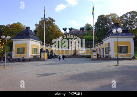 STOCKHOLM, Schweden - 30. SEPTEMBER 2017: Eingang zu Skansen, eine Open-air Museum und Zoo in Schweden auf der Insel Djurgården in Stockholm. Stockfoto