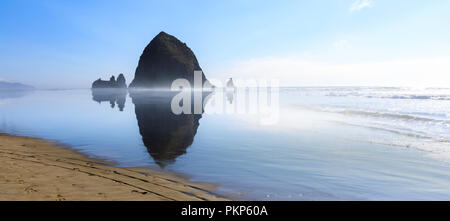 Haystack Rock in Cannon Beach, touristische Attraktion in Clatsop County, Oregon Stockfoto