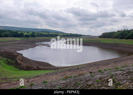 Schafgarbe Resivoir, Rivington Lancashire während ein Wassermangel. Stockfoto