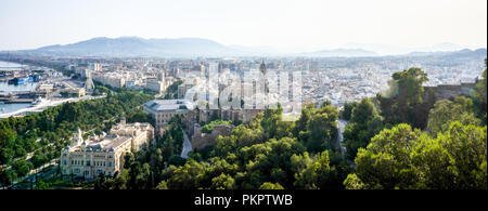 Spanien, Malaga, Europa, Plaza de Toros, hohe Betrachtungswinkel von STADTBILD GEGEN SKY Stockfoto