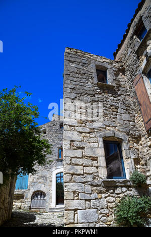 Blick auf die Straßen, Bögen, Architektur, Wände und Dorf von Oppede-le-Vieux im Luberon Region Provence, Frankreich Stockfoto