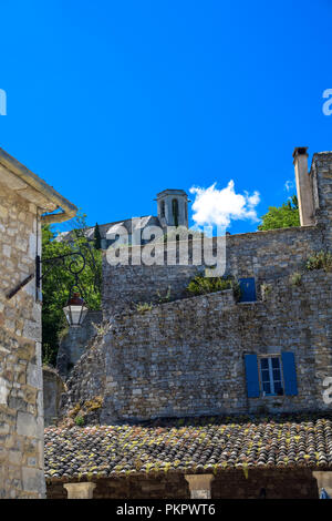 Blick auf die Straßen, Bögen, Architektur, Wände und Dorf von Oppede-le-Vieux im Luberon Region Provence, Frankreich Stockfoto