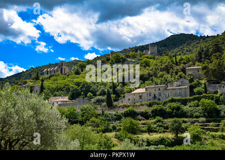 Blick auf die Straßen, Bögen, Architektur, Wände und Dorf von Oppede-le-Vieux im Luberon Region Provence, Frankreich Stockfoto