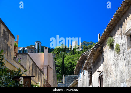 Das Dorf von Oppede, mit den Ruinen von Oppede-le-Vieux mit Blick in den Luberon Region Provence, Frankreich Stockfoto