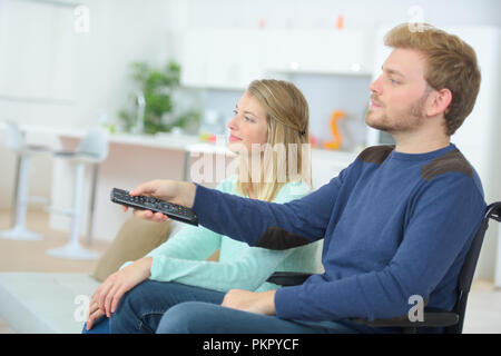 Paar sat Fernsehen Stockfoto