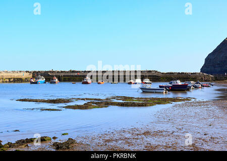 Staithes Hafen bei Ebbe North Yorkshire Stockfoto