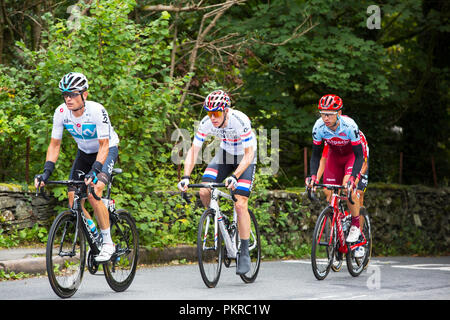 Die führende Gruppe in der Tour von Großbritannien Bike Race durch Clappersgate, Ambleside, Lake District, England. Stockfoto