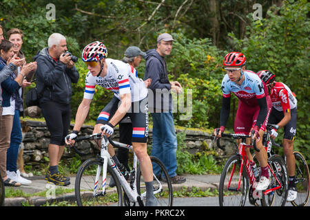 Die führende Gruppe in der Tour von Großbritannien Bike Race durch Clappersgate, Ambleside, Lake District, England. Stockfoto