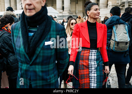 PARIS, Frankreich, 6. März, 2018: Giovanna Battaglia Engelbert gesehen, bevor CHANEL Show in Paris Fashion Week Herbst/Winter 2018-2019 Stockfoto