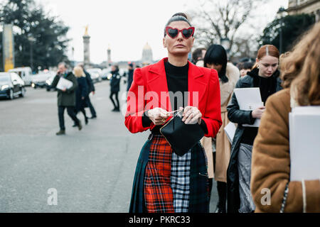 PARIS, Frankreich, 6. März, 2018: Giovanna Battaglia Engelbert gesehen, bevor CHANEL Show in Paris Fashion Week Herbst/Winter 2018-2019 Stockfoto